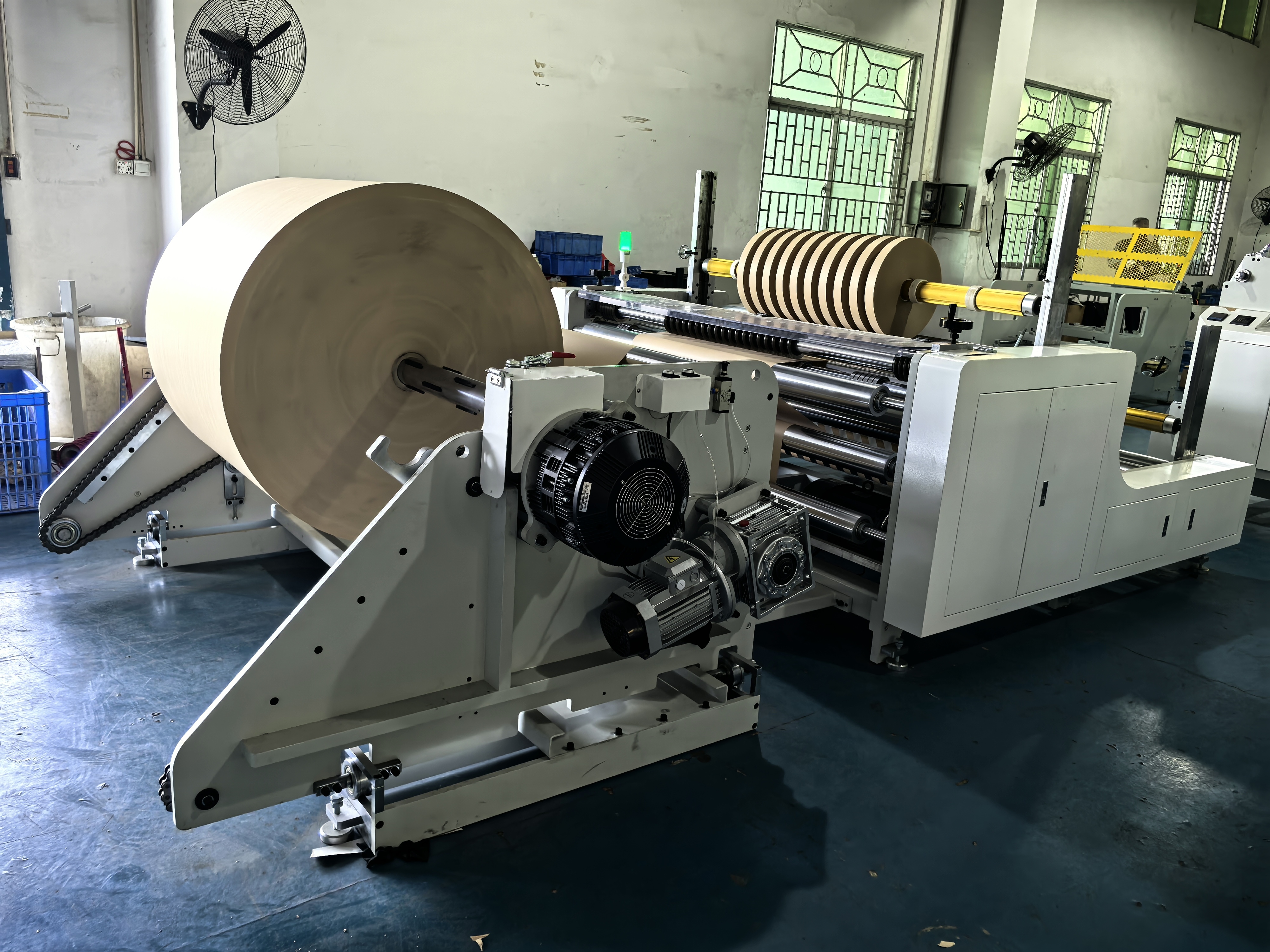 1300G Paper Slitting Machine Automatic Control Smooth Cutting