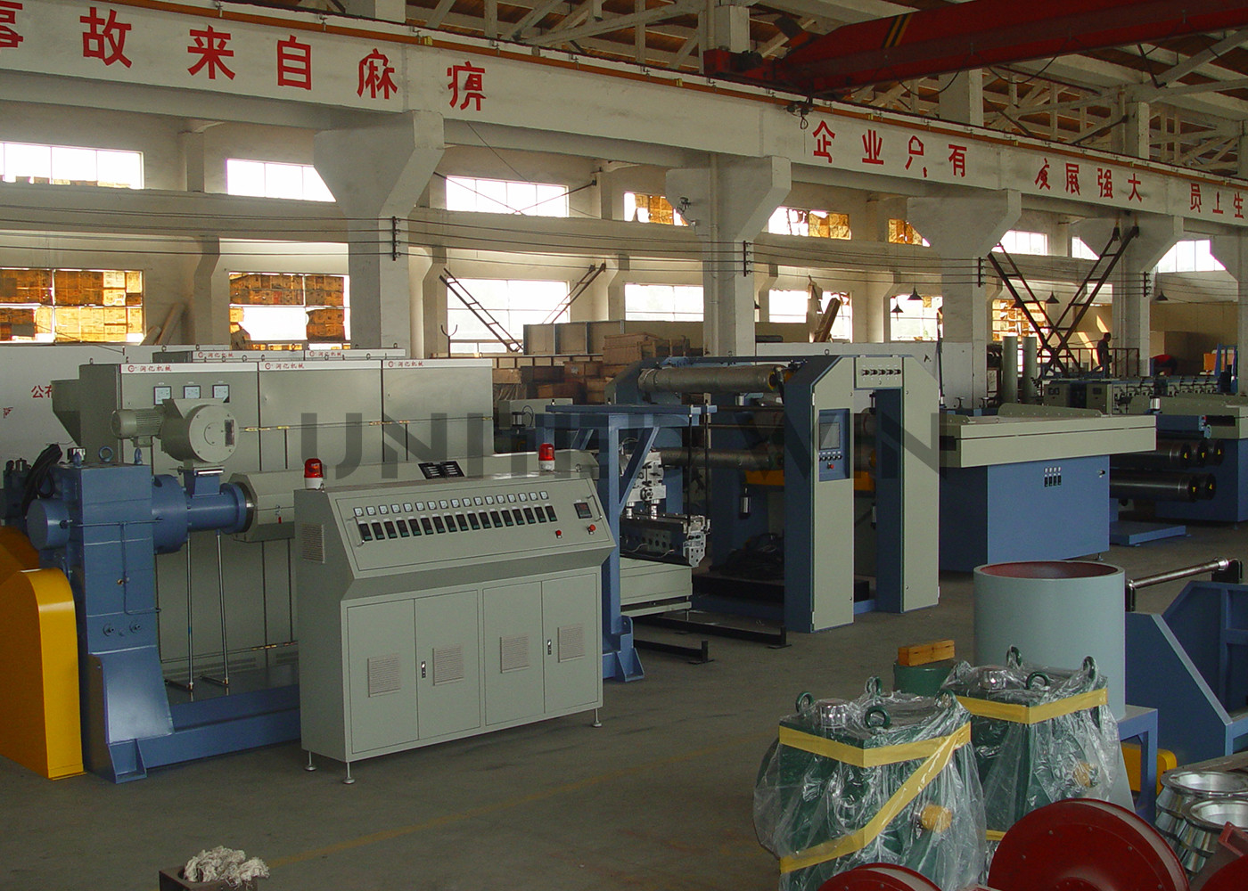 Three Layer PP Adhesive Tape Extrusion Line For Mesh Bag Strap 800mm T Die